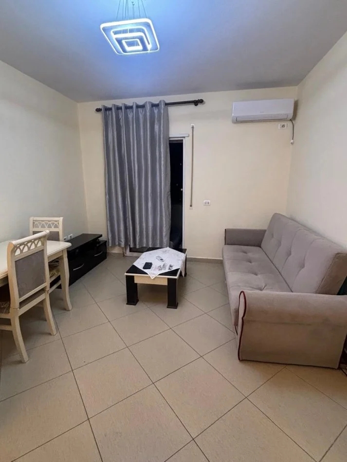 Tirane, jepet me qera apartament 1+1+Aneks+Ballkon Kati 5, 65 m² 500 € (Prane Amerikan 2)