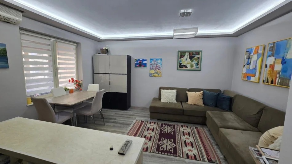 Tirane, jepet me qera apartament 2+1+Aneks Kati 4, 90 m² 650 € (Rruga Xhavit Shyqyri Demneri)
