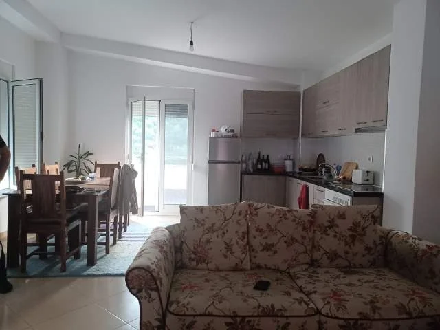 Tirane, shes  apartament  2+1+A+BLK Kati 4, 97 m² +75m2 ballkon 300.000 Euro