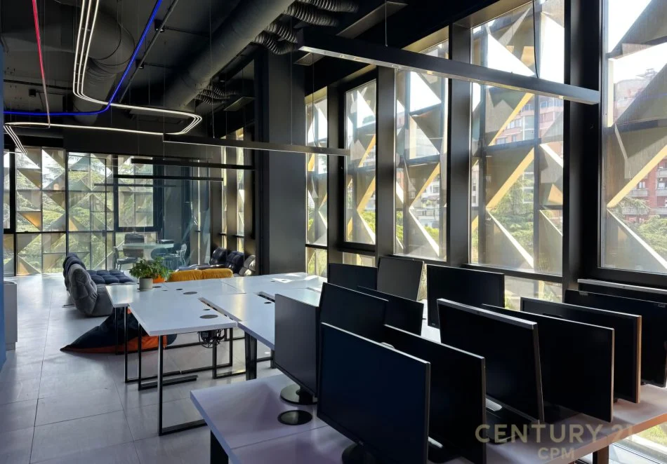 Tirane, jepet me qera ambjent biznesi Kati 3, 400 m² 12.000 € (Ish Blloku)