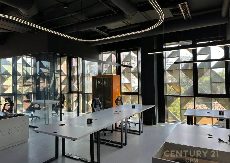 Tirane, jepet me qera ambjent biznesi Kati 3, 400 m² 12.000 € (Ish Blloku)
