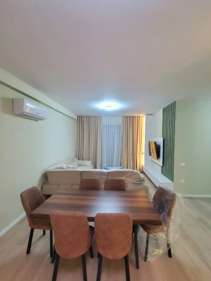 Tirane, jepet me qera apartament 2+1+Aneks+Ballkon Kati 3, 110 m² 1.200 € (Liqeni i thate plus post parkimi)