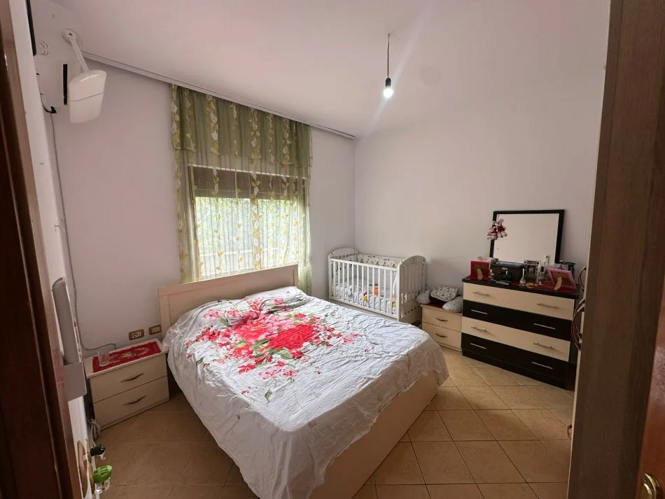 Tirane, jepet me qera apartament 1+1 Kati 2, 65 m² 450 € (Jordan Misja)