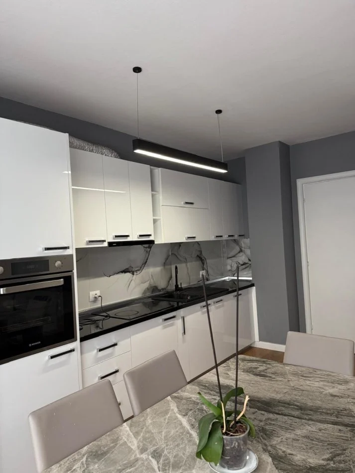 Tirane, jepet me qera apartament 2+1 Kati 4, 85 m² 800 € (Jordan Misja)