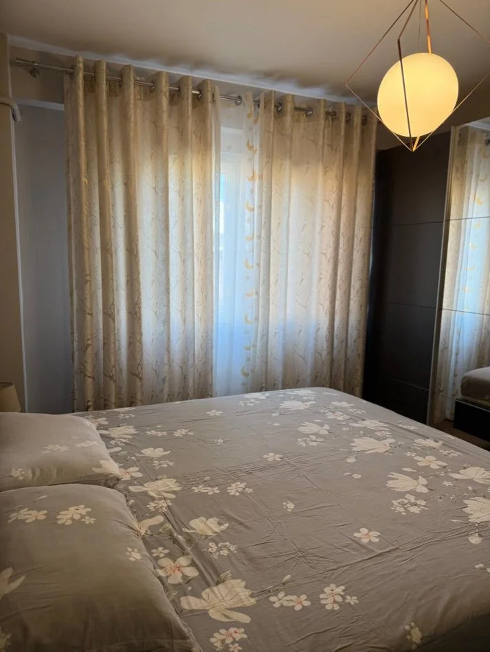 Tirane, jepet me qera apartament 2+1 Kati 3, 85 m² 800 € (Jordan Misja)