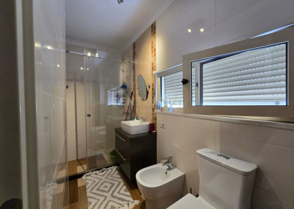 Tirane, shitet apartament duplex 2+1 Kati 4, 130 m² 290.000 € (Komuna e Parisit)