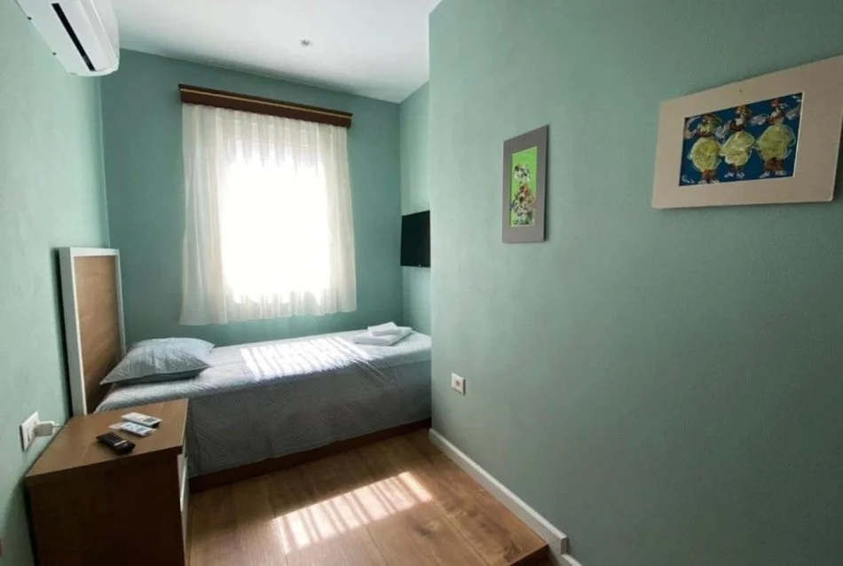 Tirane, jepet me qera apartament 2+1 Kati 4, 100 m² 700 € (Rruga Muhamet Gjollesha)