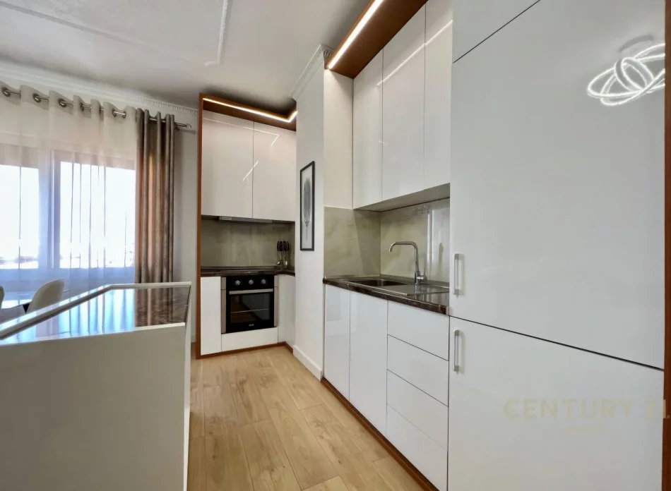 Tirane, shitet apartament 2+1 , 100 m² 275.000 € ( Rruga Sami Frashëri, përballë OPAs)