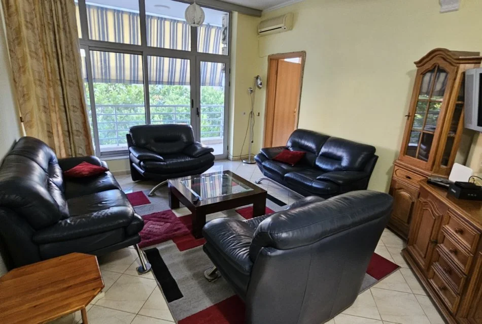 Tirane, jepet me qera apartament 2+1 Kati 4, 135 m² 600 € (Rruga e Kavajes)