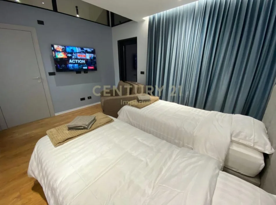 Tirane, shitet Vile 4+1 Kati 9, 200 m² 550.000 € (Rruga Fortuzi)