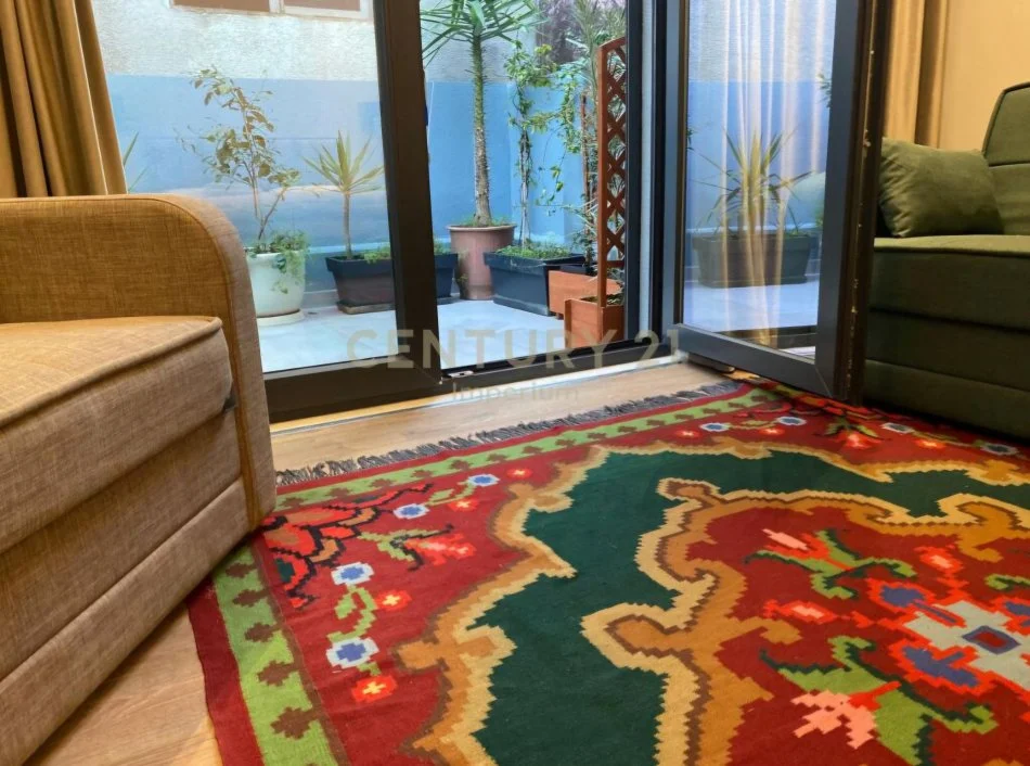 Tirane, shitet Vile 4+1 Kati 9, 200 m² 550.000 € (Rruga Fortuzi)