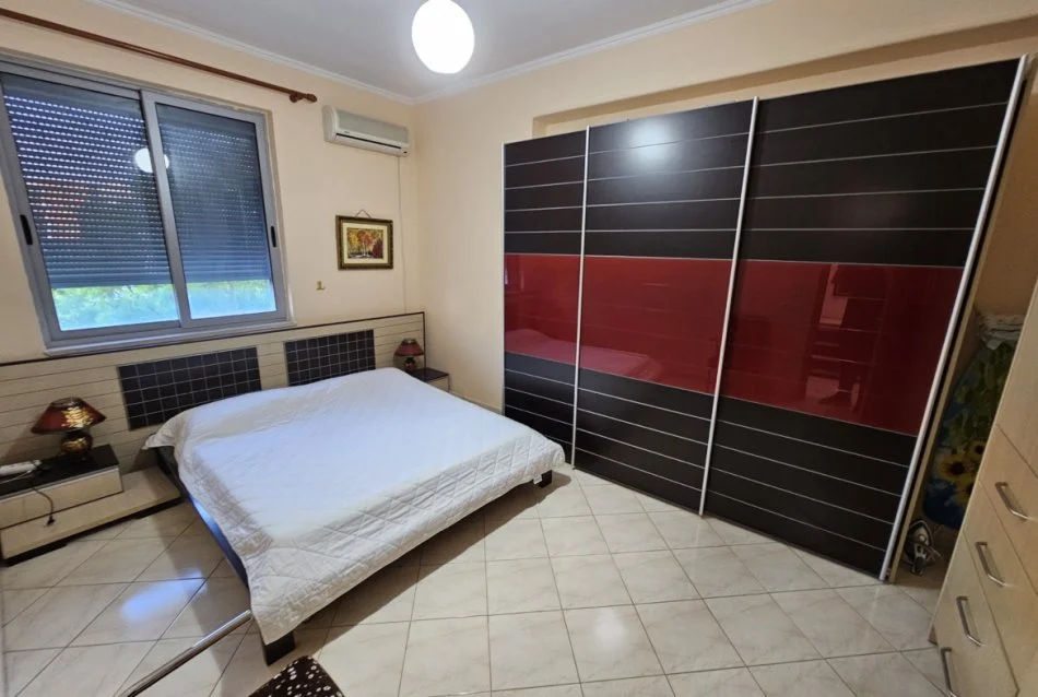 Tirane, jepet me qera apartament 2+1 Kati 4, 135 m² 600 € (Rruga e Kavajes)
