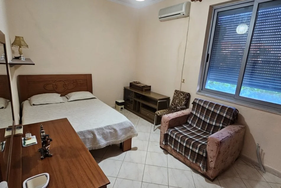 Tirane, jepet me qera apartament 2+1 Kati 4, 135 m² 600 € (Rruga e Kavajes)