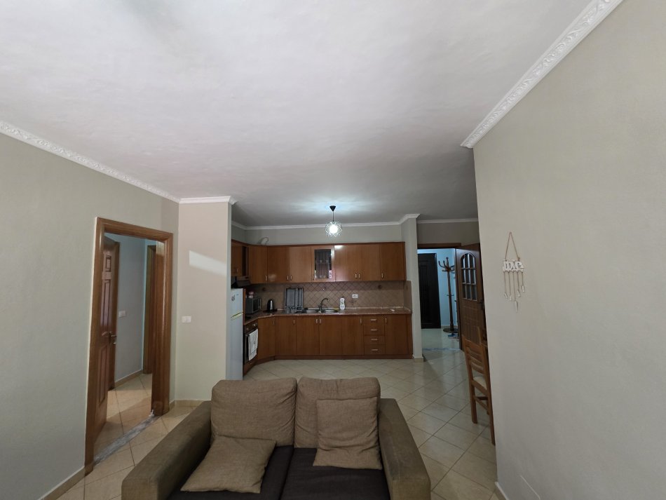 Tirane, jepet me qera apartament 3+1+Ballkon , 120 m² (Rruga 5 Maji)