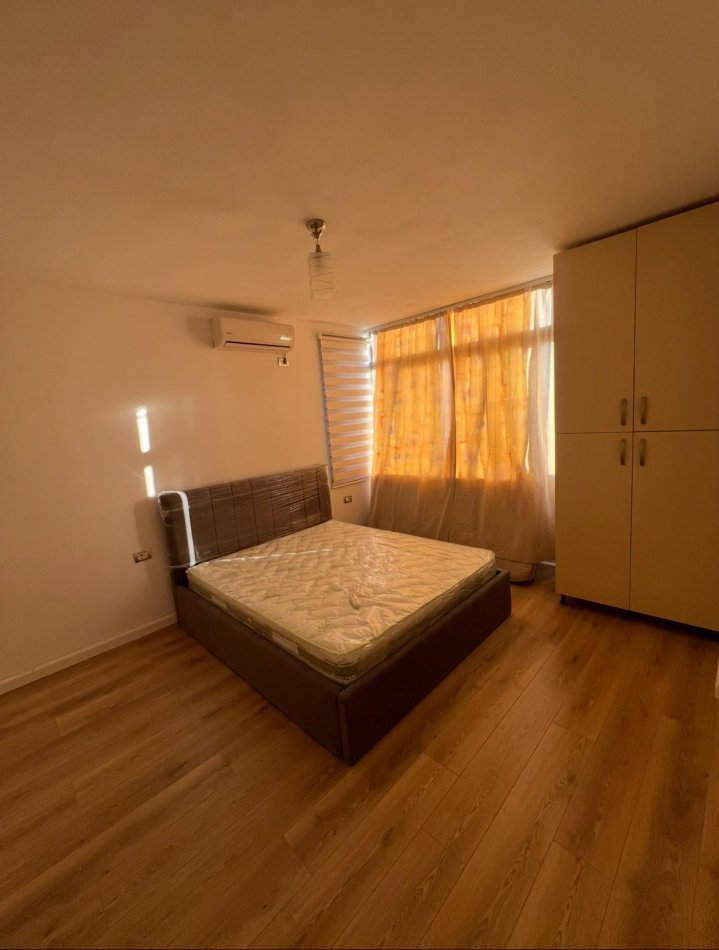Tirane, jepet me qera apartament 1+1+Ballkon Kati 5, 65 m² 470 € (Rruga Sander Prosi)