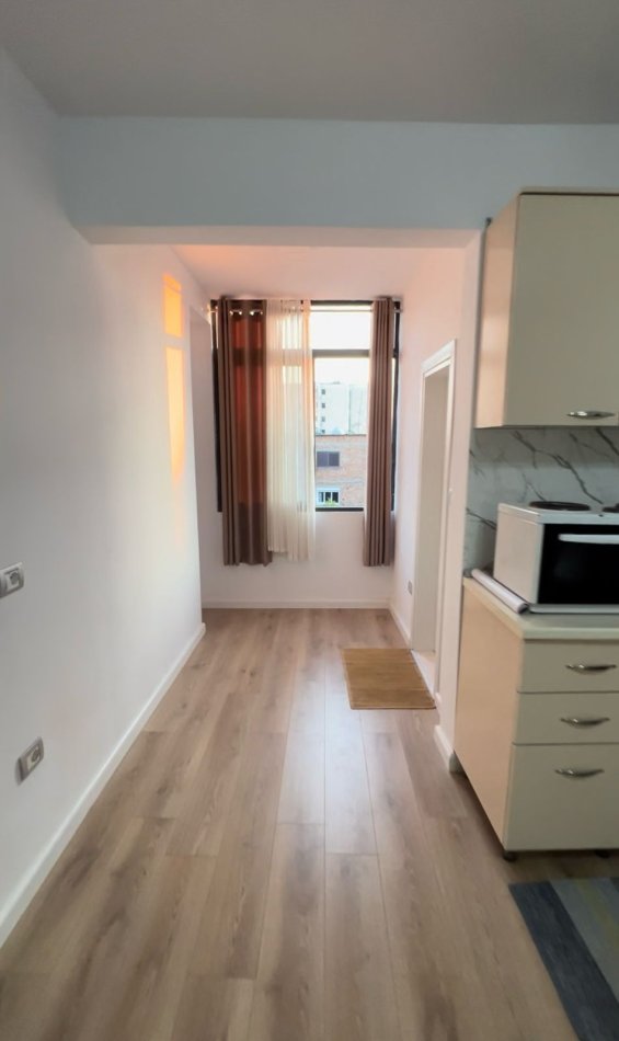 Tirane, jepet me qera apartament 1+1+Ballkon Kati 5, 65 m² 470 € (Rruga Sander Prosi)