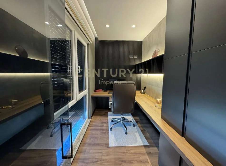 Tirane, shitet apartament 2+1+Ballkon Kati 4, 95 m² 155.000 € (Astiri)