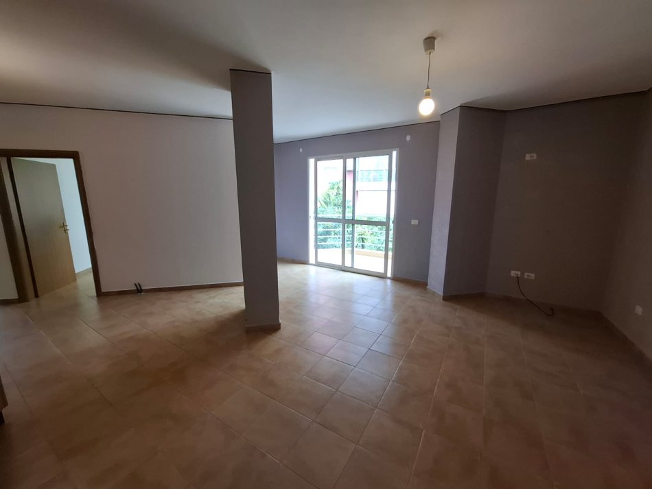 Tirane, jepet me qera apartament 2+1+Ballkon , 110 m² 300 € (Rruga Muhamed Deliu)