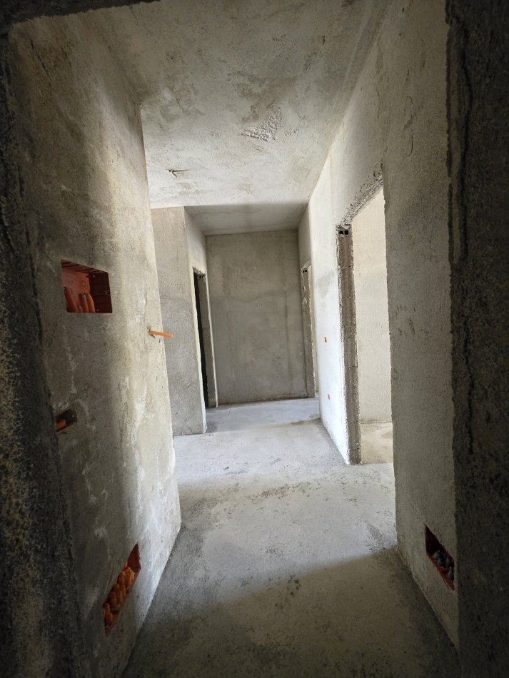 Tirane, shitet apartament 2+1+Ballkon Kati 2, 106 m² 117.000 € (Rruga 29 nentori)