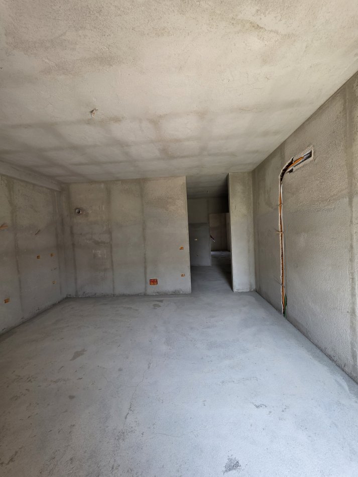 Tirane, shitet apartament 2+1+Ballkon Kati 2, 106 m² 117.000 € (Rruga 29 nentori)