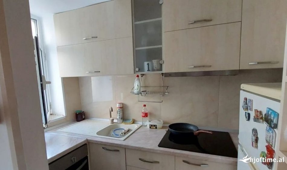 Tirane, jepet me qera apartament 1+1+Ballkon Kati 3, 65 m² 500 € (ISH Stacioni fundit I TR SE re)