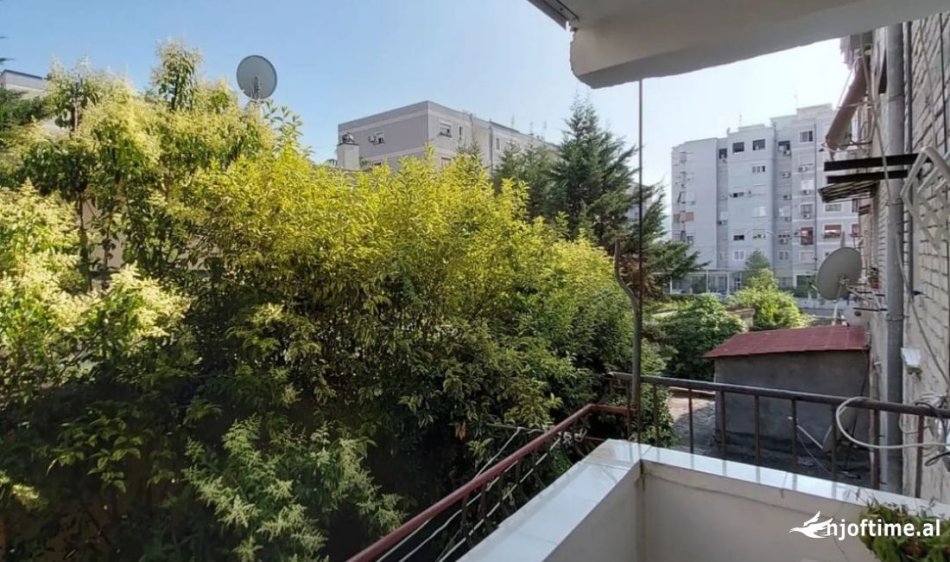 Tirane, jepet me qera apartament 1+1+Ballkon Kati 3, 65 m² 500 € (ISH Stacioni fundit I TR re)