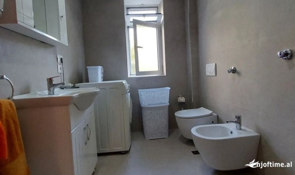 Tirane, jepet me qera apartament 1+1+Ballkon Kati 2, 65 m² 500 € (ISH Stacioni fundit I TR Re)