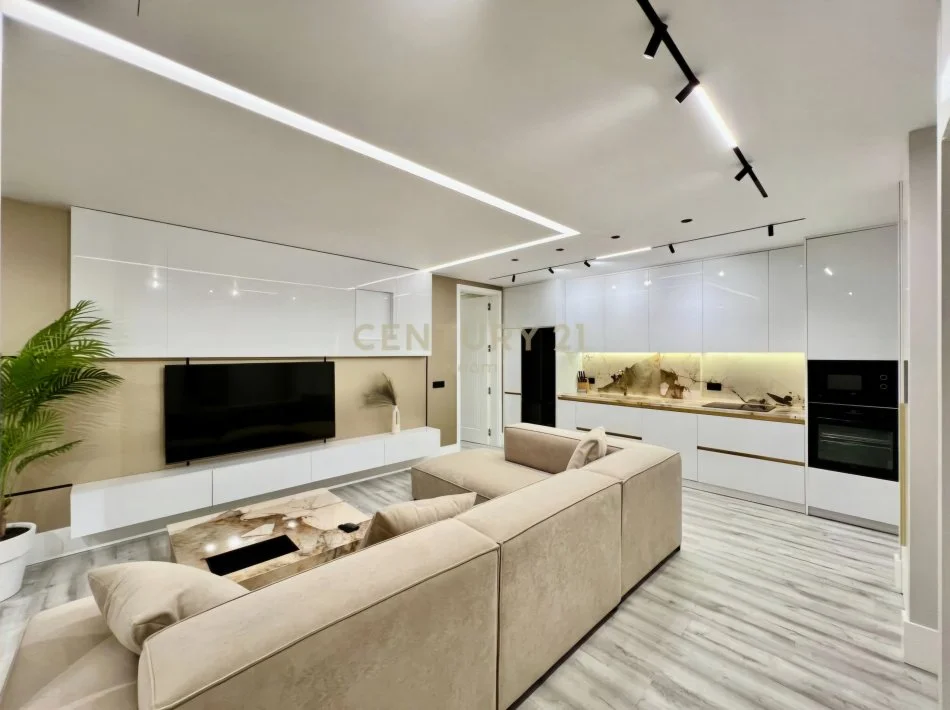 Tirane, jepet me qera apartament 2+1 Kati 7, 155 m² 2.300 € (Ish Blloku)