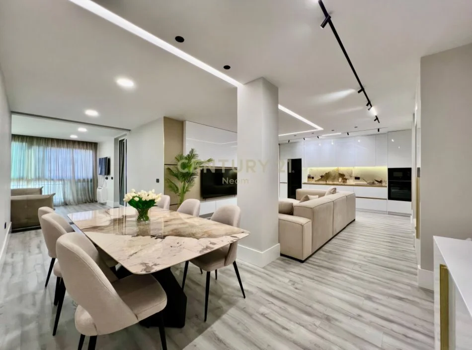 Tirane, jepet me qera apartament 2+1 Kati 7, 155 m² 2.300 € (Ish Blloku)