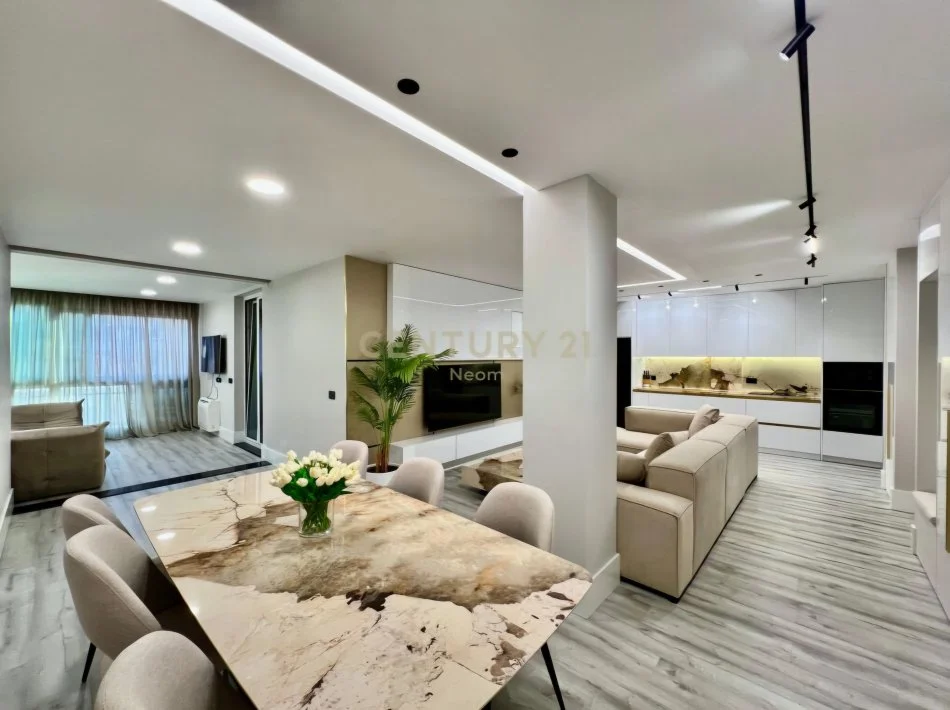 Tirane, jepet me qera apartament 2+1 Kati 7, 155 m² 2.300 € (Ish Blloku)