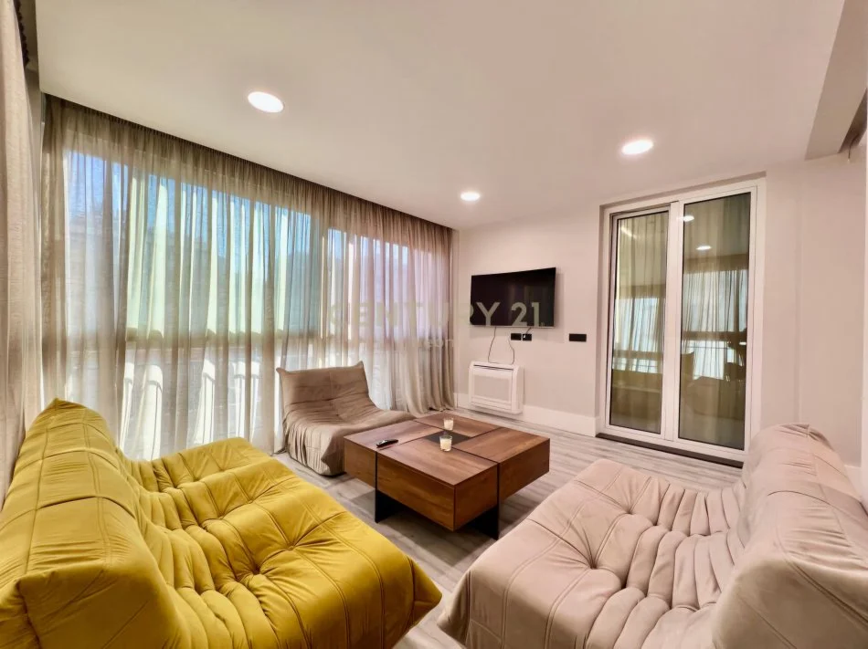 Tirane, jepet me qera apartament 2+1 Kati 7, 155 m² 2.300 € (Ish Blloku)