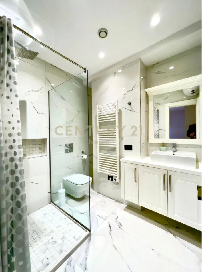 Tirane, jepet me qera apartament 2+1 Kati 6, 115 m² 800 € (Kopshti Botanik)