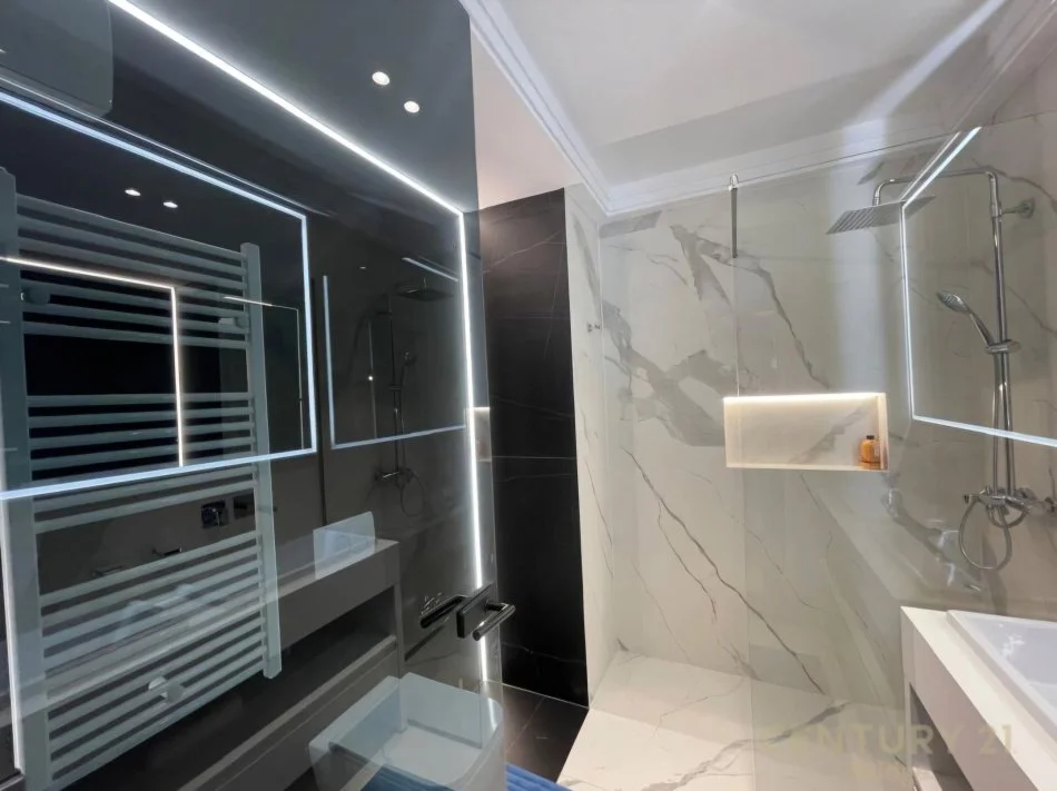 Tirane, jepet me qera apartament 2+1 , 165 m² 2.000 € (Kopshti Zoologjik)