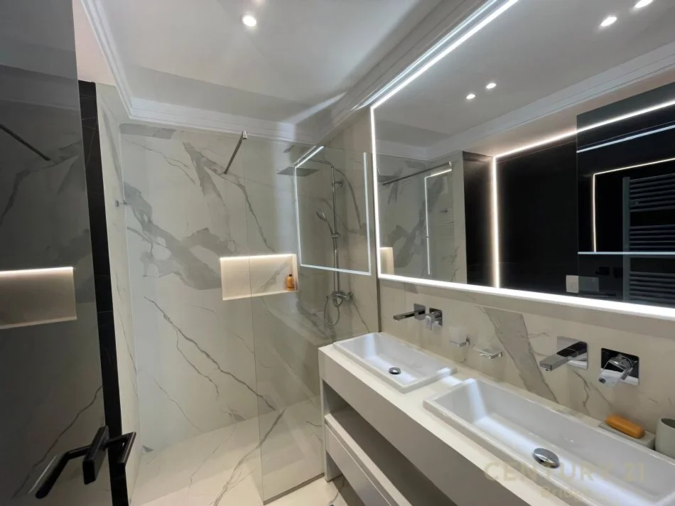 Tirane, jepet me qera apartament 2+1 , 165 m² 2.000 € (Kopshti Zoologjik)