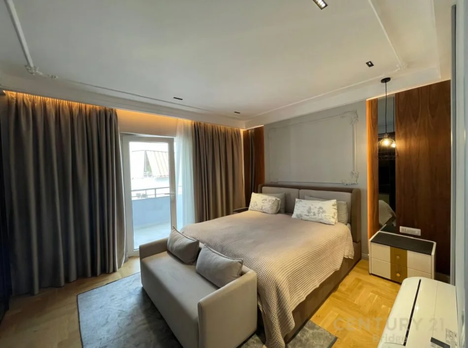 Tirane, jepet me qera apartament 2+1 , 165 m² 2.000 € (Kopshti Zoologjik)