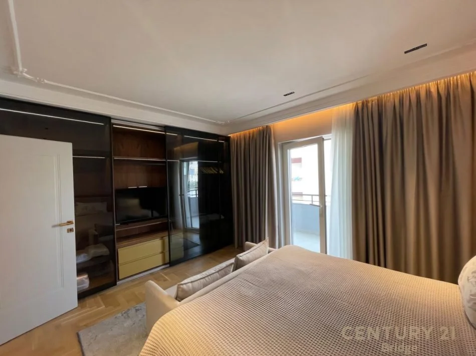 Tirane, jepet me qera apartament 2+1 , 165 m² 2.000 € (Kopshti Zoologjik)