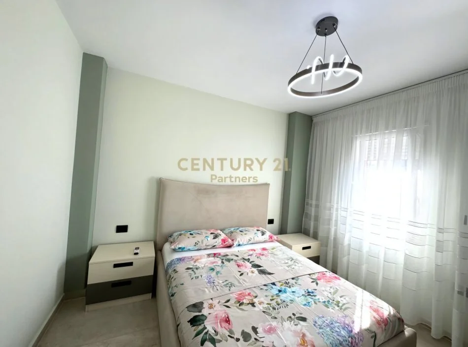 Tirane, jepet me qera apartament 2+1 Kati 7, 110 m² 750 € (Unaza e Re)