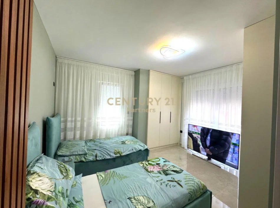 Tirane, jepet me qera apartament 2+1 Kati 7, 110 m² 750 € (Unaza e Re)