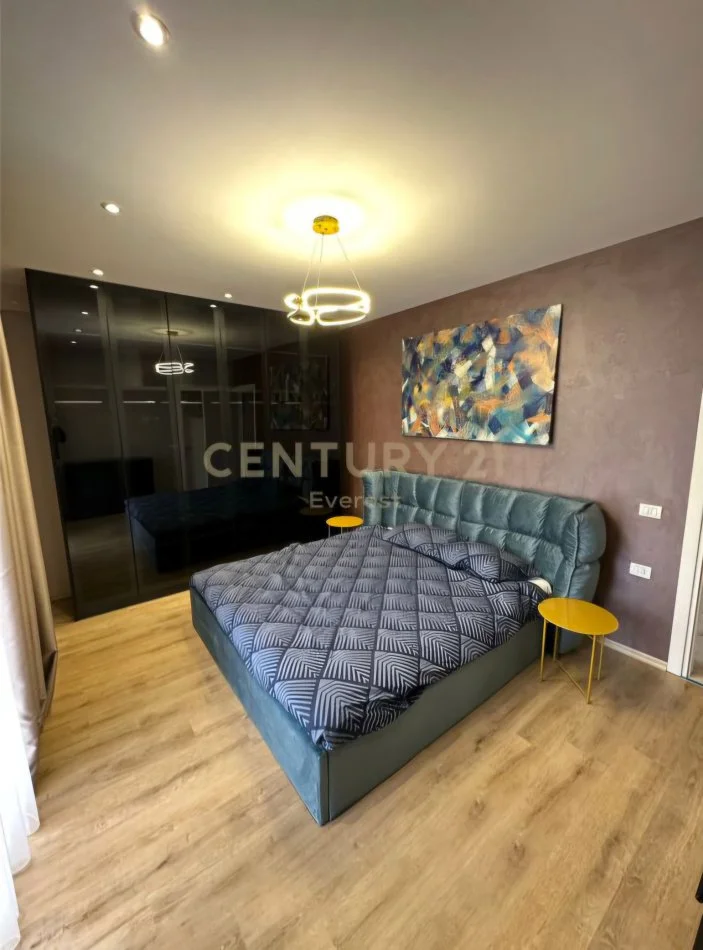 Tirane, jepet me qera apartament 3+1 Kati 4, 130 m² 1.200 € (Farkë)