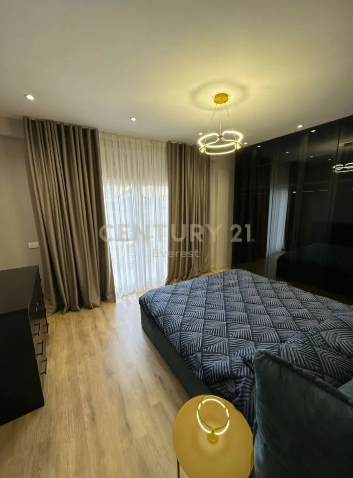 Tirane, jepet me qera apartament 3+1 Kati 4, 130 m² 1.200 € (Farkë)