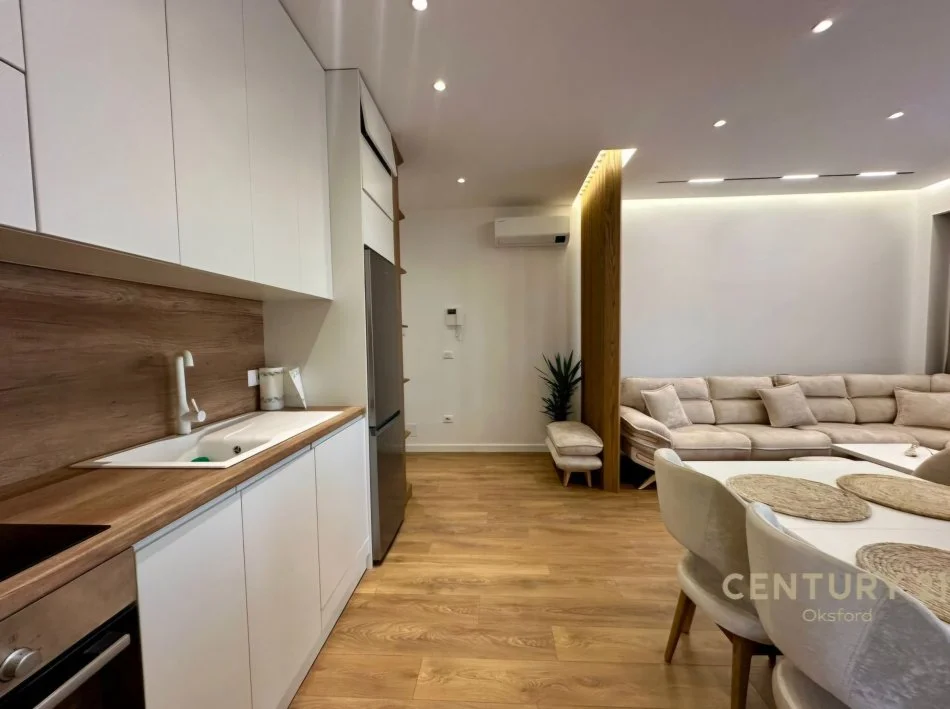 Tirane, jepet me qera apartament 2+1 Kati 21, 120 m² 1.500 € (Rruga e Kavajës)