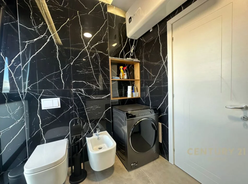 Tirane, jepet me qera apartament 2+1 Kati 21, 120 m² 1.500 € (Rruga e Kavajës)