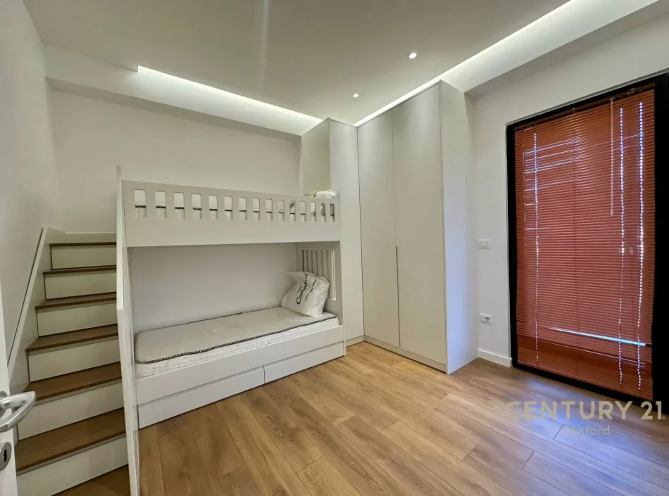 Tirane, jepet me qera apartament 2+1 Kati 21, 120 m² 1.500 € (Rruga e Kavajës)