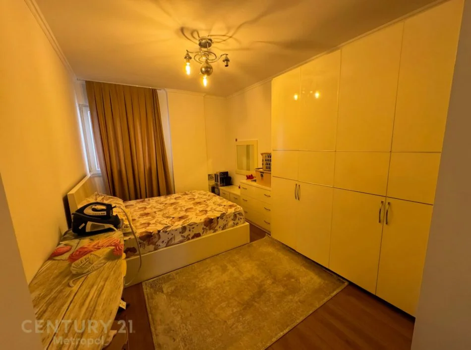 Tirane, jepet me qera apartament 2+1 Kati 6, 120 m² 1.200 € (Komuna e Parisit)