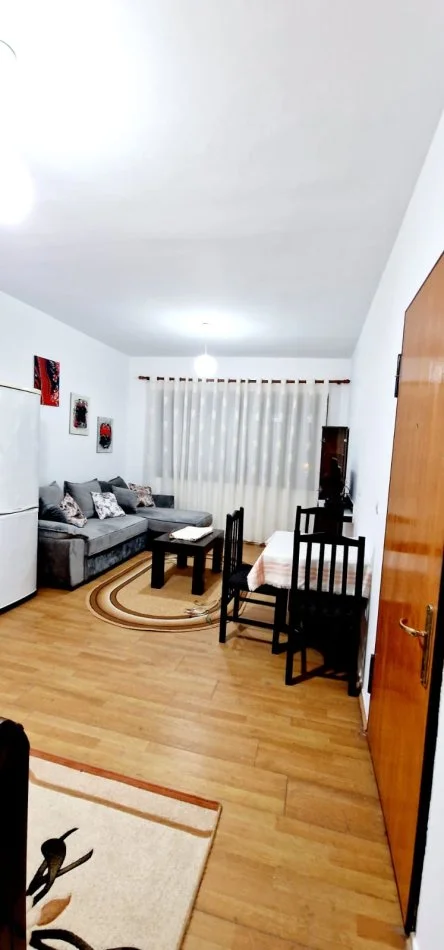 Tirane, jap me qera apartament 2+1+Ballkon Kati 4, 80 m² 500 € (Rruga Bardhyl)