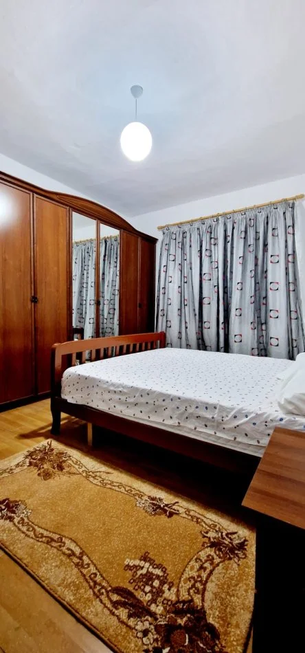 Tirane, jap me qera apartament 2+1+Ballkon Kati 4, 80 m² 500 € (Rruga Bardhyl)