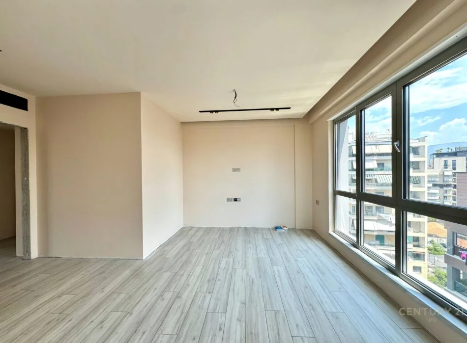 Tirane, jepet me qera zyre Kati 5, 102 m² 1.700 € (Rruga e Kavajës)
