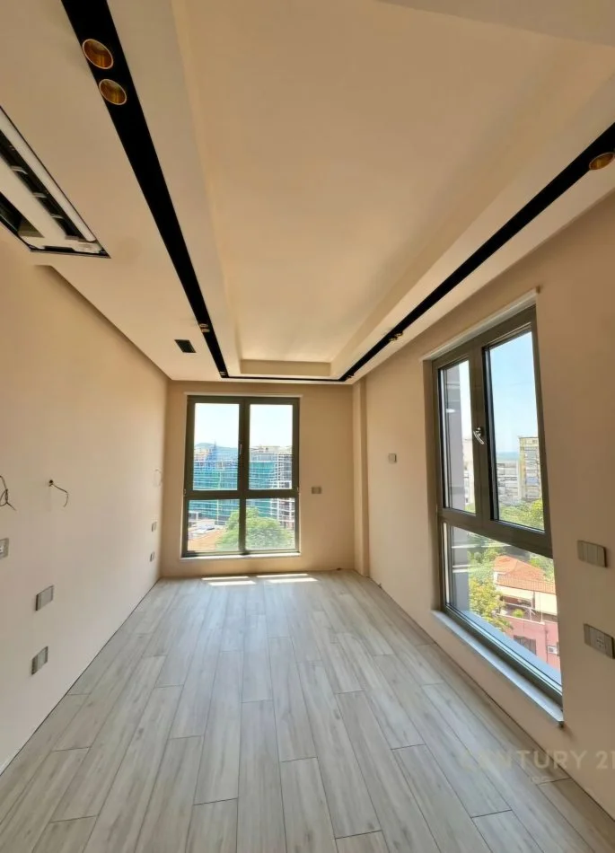 Tirane, jepet me qera zyre Kati 5, 102 m² 1.700 € (Rruga e Kavajës)
