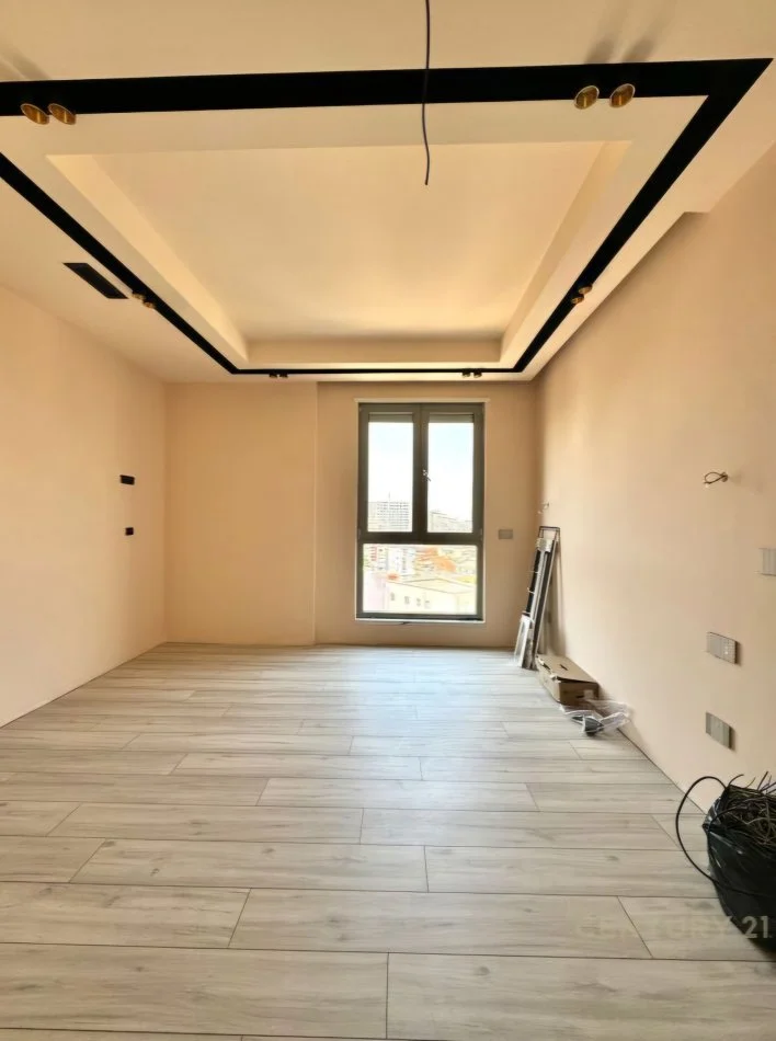 Tirane, jepet me qera zyre Kati 5, 102 m² 1.700 € (Rruga e Kavajës)