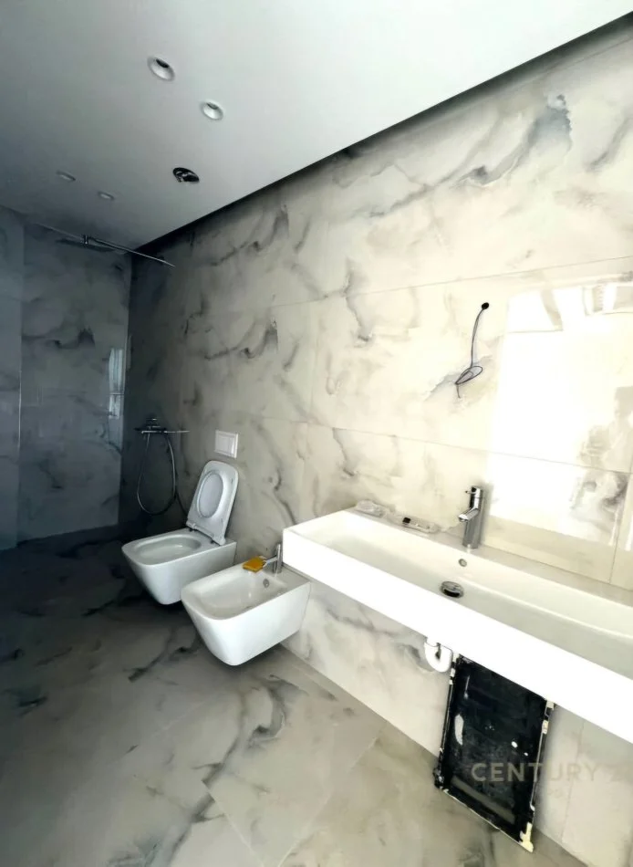 Tirane, jepet me qera zyre Kati 3, 98 m² 1.000 € (Rruga e Elbasanit)